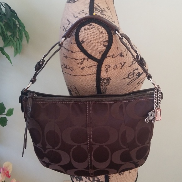Coach Handbags - NWOT Coach Signature Bag